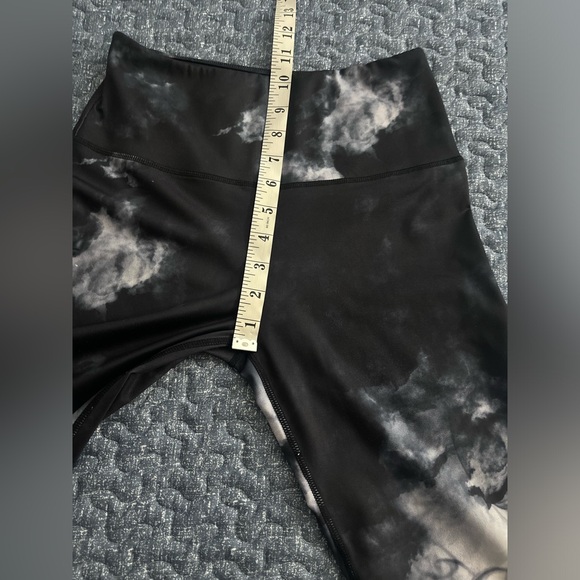 Women’s Smoke Pattern Leggings
Final sale! - Picture 6 of 11